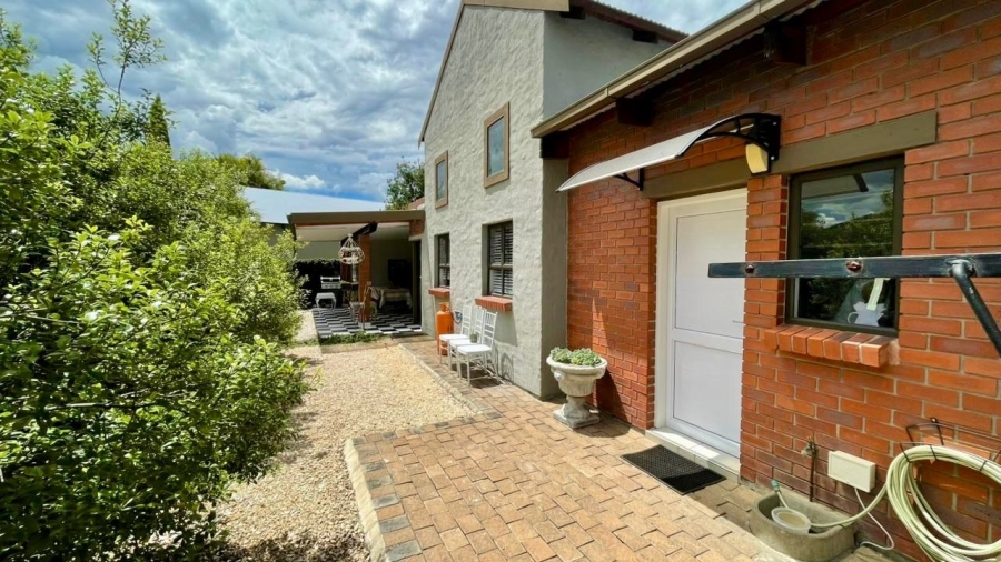 2 Bedroom Property for Sale in Waterval East North West